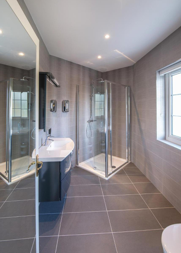 Bathroom, Robeen House