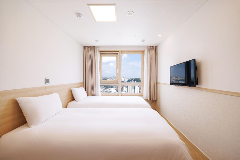 Bedroom 16