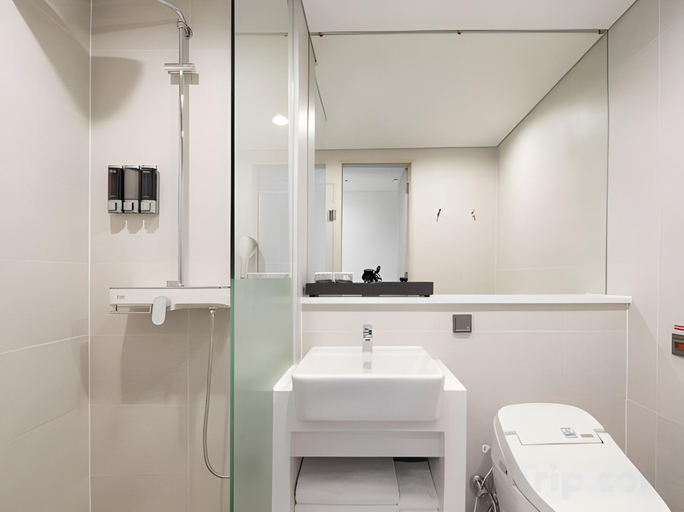 Bathroom 12