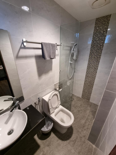 Bathroom 10