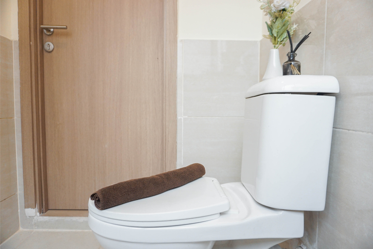Bathroom 4, Stunning 2BR Apartment at Meikarta By Travelio, Cikarang