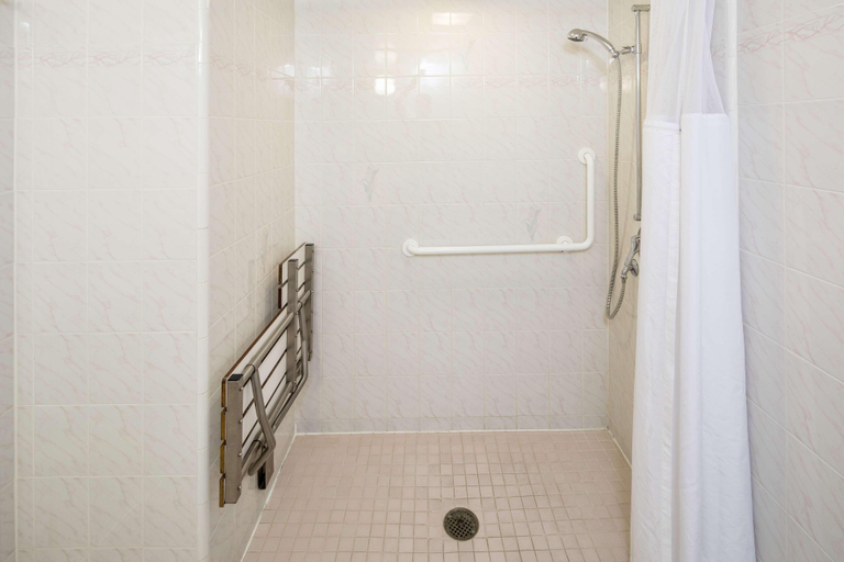 Bathroom, SFO Airport El Rancho Inn, San Mateo