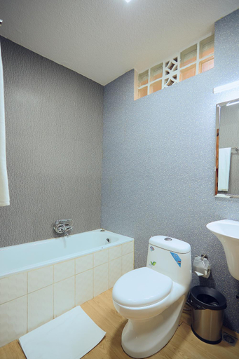 Bathroom 5, Hotel King's Palace, Lubumbashi