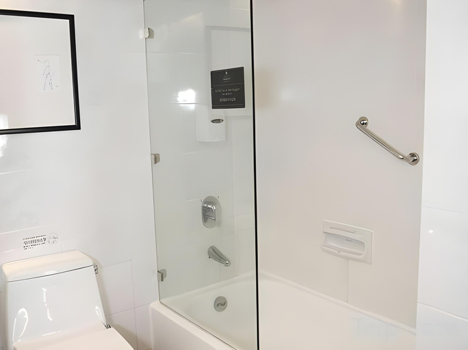 Bathroom 10