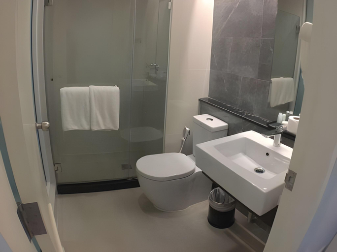 Bathroom 4, D&D Inn Khaosan, Phra Nakhon