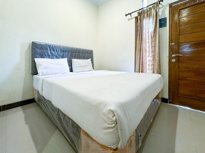 Bedroom, Al Abror Homestay Mandala Krida Mitra RedDoorz, Yogyakarta