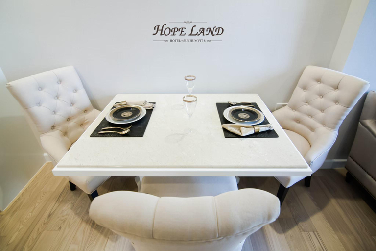 Dining Room 25