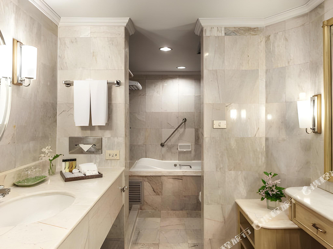 Bathroom 14