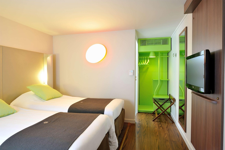 Bedroom 3, Campanile Lyon Isle d'Abeau, Isère
