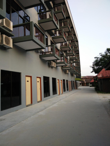 Exterior 8