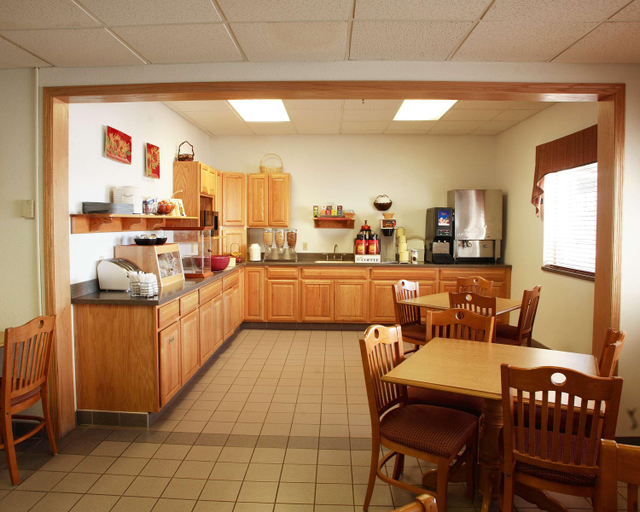 Food & Drinks 5, Baymont by Wyndham Huron SD, Beadle