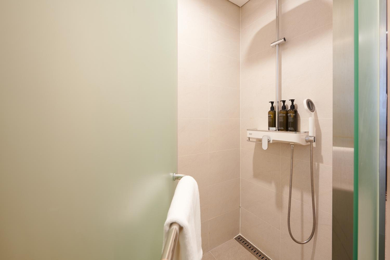 Bathroom 10