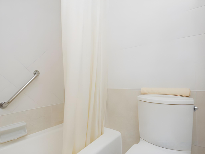 Bathroom 14