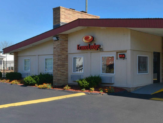 Exterior & Views, Economy Inn, Hartford