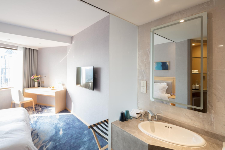 Bathroom 5, City Hotel, Shanghai