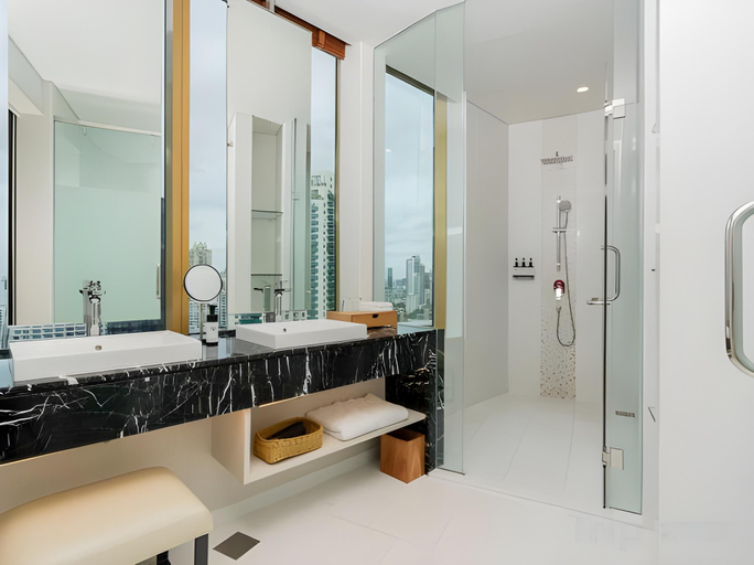 Bathroom 18