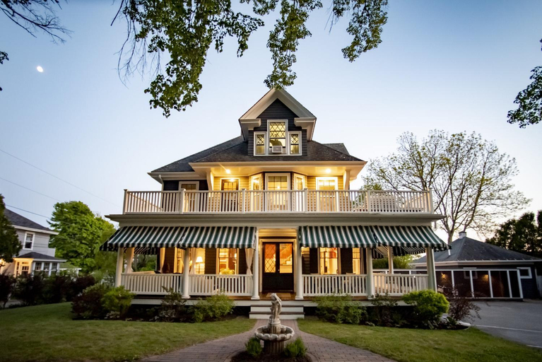 Exterior & Views