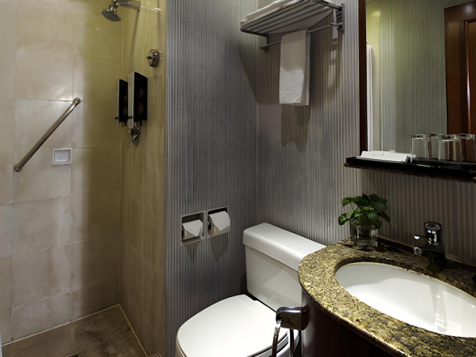 Bathroom 10
