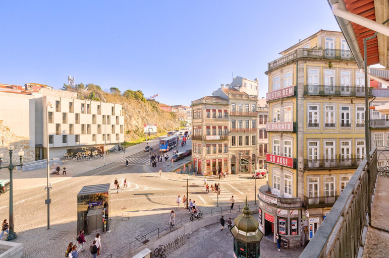 Others 5, InBloom Apartments 2, Porto