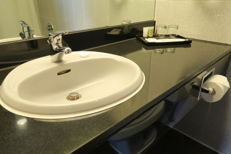 Bathroom 16