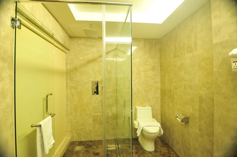 Bathroom 12
