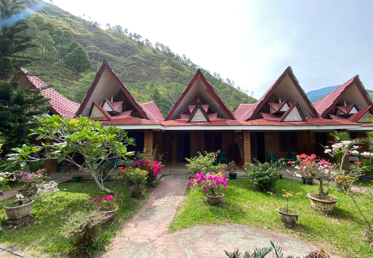 Roman Sinasi Hotel, Lake Toba