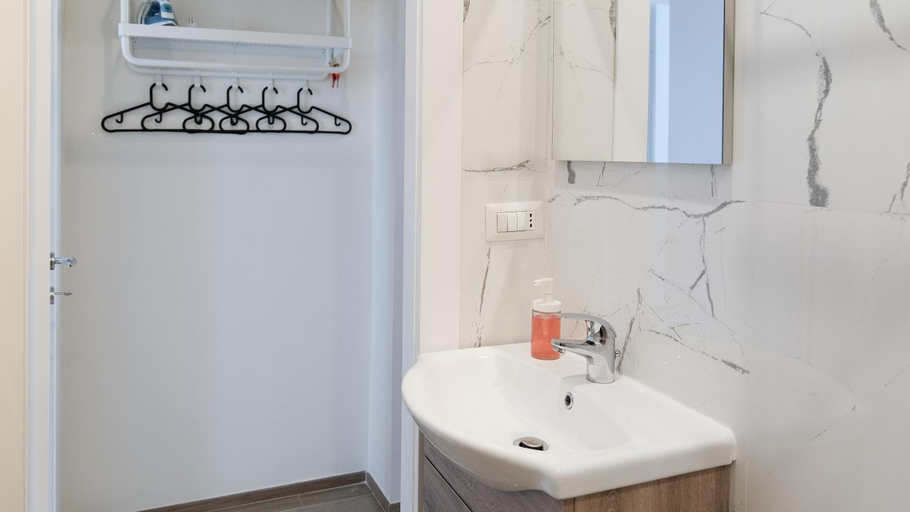 Bathroom 2, GARIBALDI ISOLA APARTMENTS - 80m from GARIBALDI station & 10min from CENTRALE station, Milano
