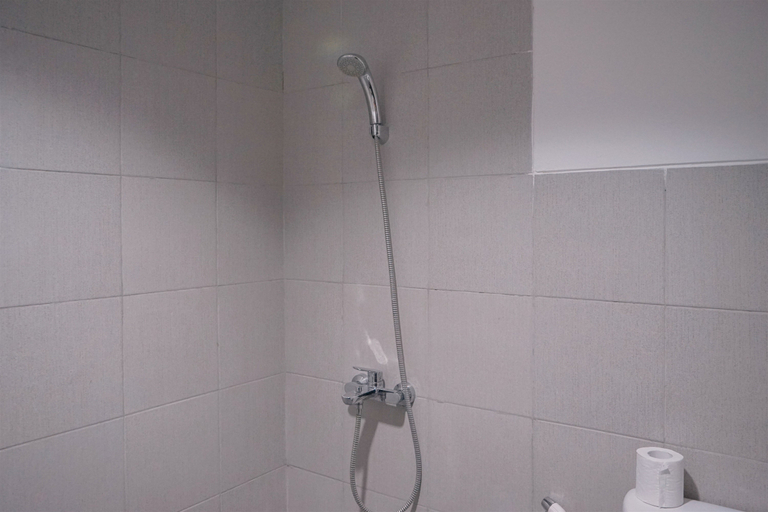 Bathroom 5, Great Choice 2BR at Bintaro Icon Apartment By Travelio, Tangerang Selatan
