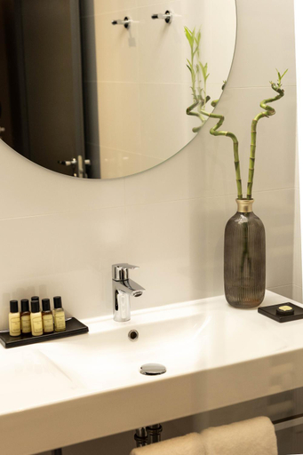 Bathroom 14