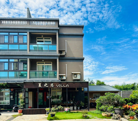 Exterior & Views