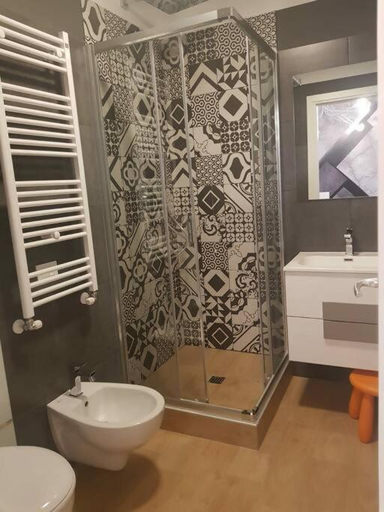 Bathroom 10