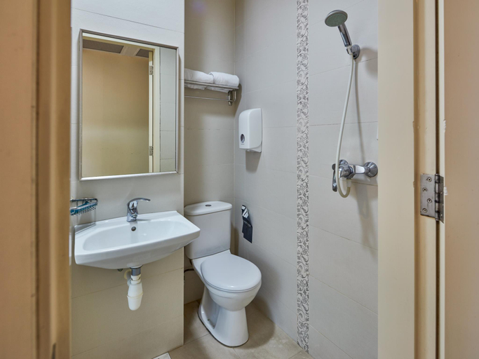 Bathroom 10
