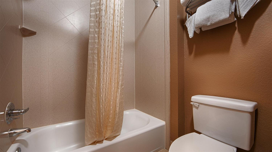 Bathroom 5, Best Western Executive Inn El Campo, Wharton