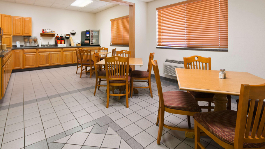Food & Drinks 5, Baymont by Wyndham Huron SD, Beadle