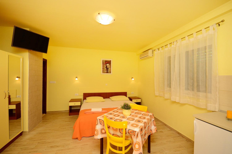 Others 3, Apartments Josko, Makarska