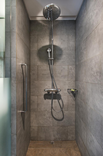 Bathroom 19