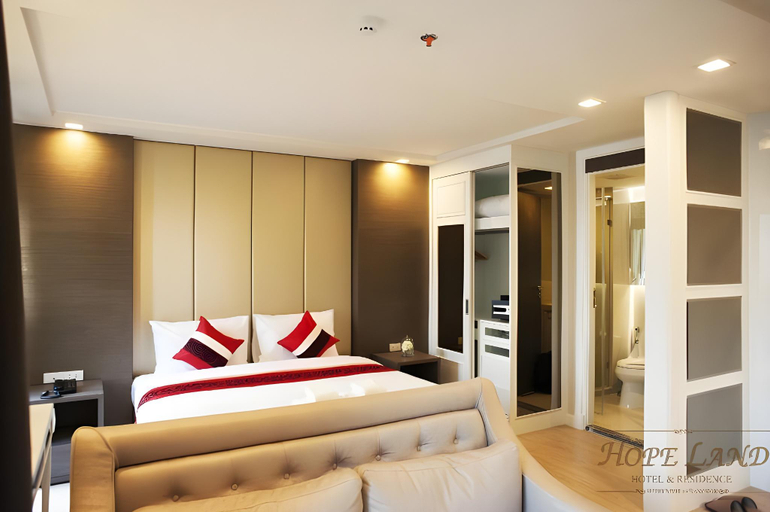 Bedroom 21