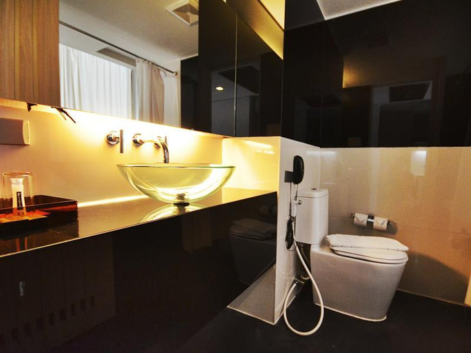Bathroom 5, The Heritage Silom Hotel, Bang Rak