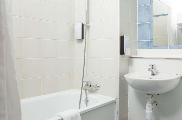 Bathroom, Campanile Dartford, Kent