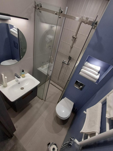 Bathroom 2, Old Avenue Hotel