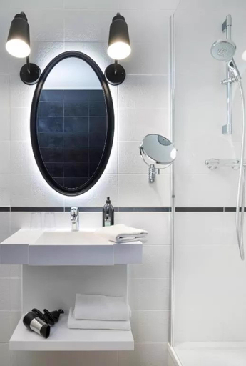 Bathroom 4, Aparthotel Adagio Paris Montmartre, Paris