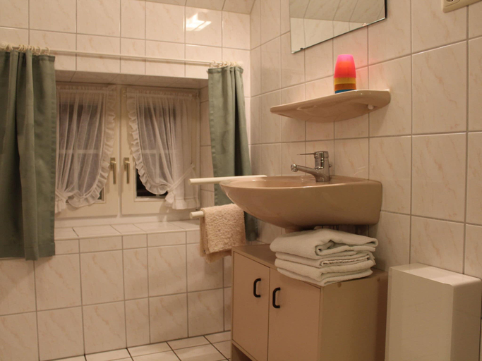 Bathroom 3, Wohnung in Strandnahe in Wohlenberg, Nordwestmecklenburg