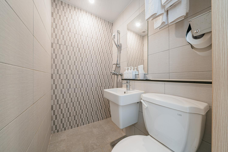 Bathroom 11