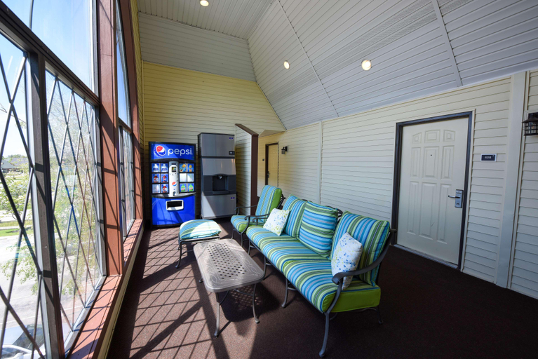 Public Area 2, Best Western Plus Dockside Waterfront Inn, Cheboygan