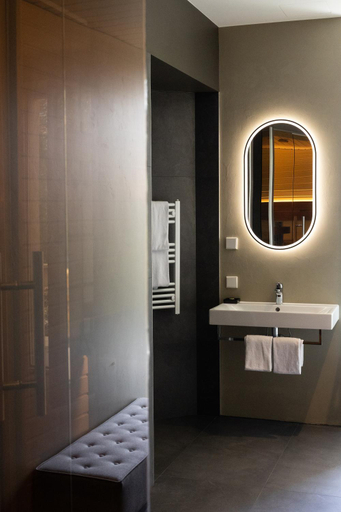Bathroom 15