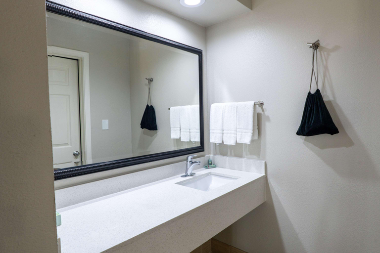 Bathroom 4, Best Western Paradise Inn, Nueces