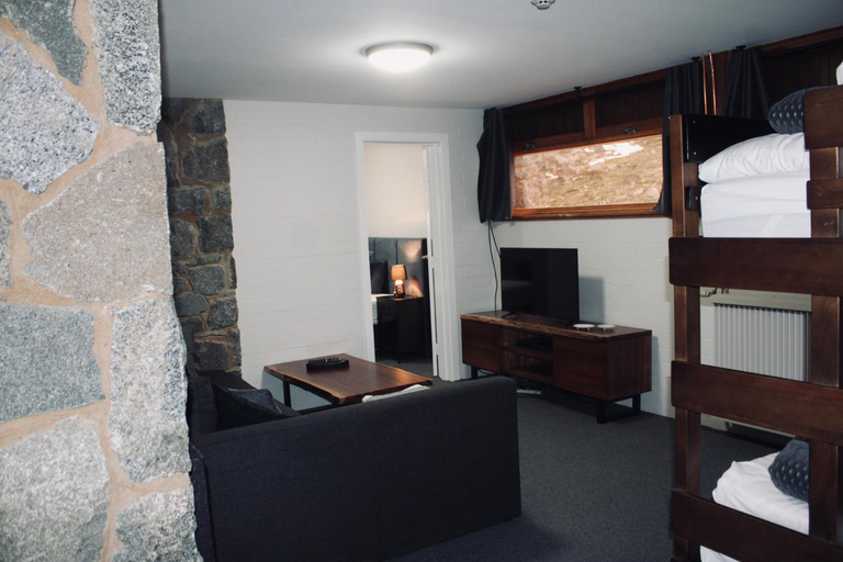 Bedroom 2, Barrakee Ski Lodge, Snowy River