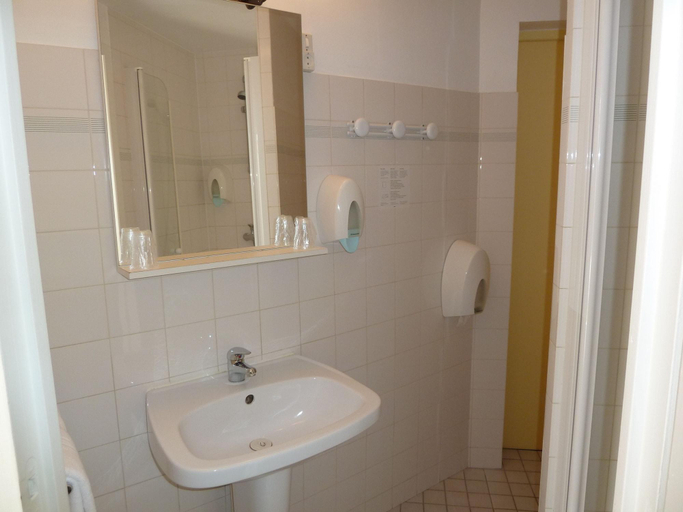 Bathroom 4, Hotel Restaurant Charme en Beaujolais, Rhône
