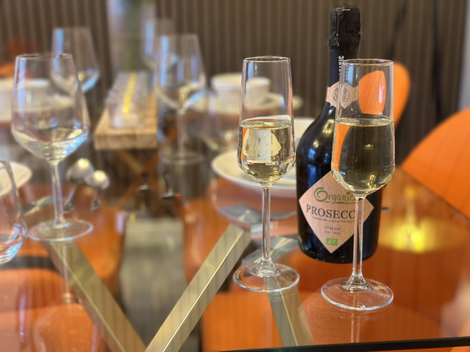 Food & Drinks 4, No56 - 2-bed Boutique Apartment - Hosted by Hutch Lifestyle, Warwickshire