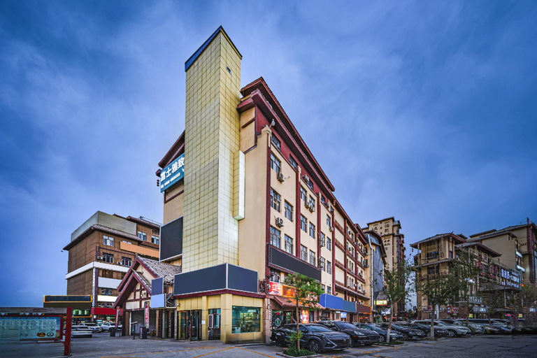 Exterior & Views